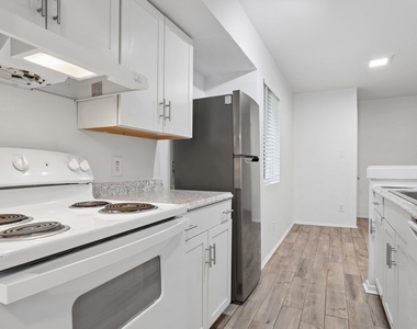 6803 Woodhue Dr - Photo Thumbnail 5