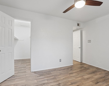 6803 Woodhue Dr - Photo Thumbnail 10