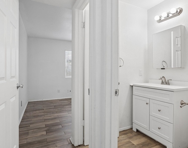 6803 Woodhue Dr - Photo Thumbnail 8