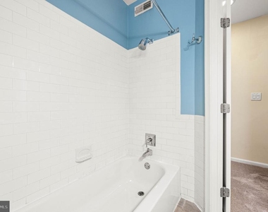 1027 N 4th Street - Photo Thumbnail 7