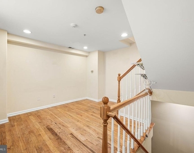 1027 N 4th Street - Photo Thumbnail 1