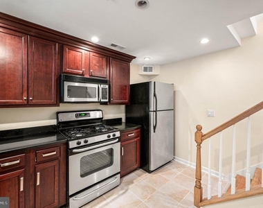 1027 N 4th Street - Photo Thumbnail 4