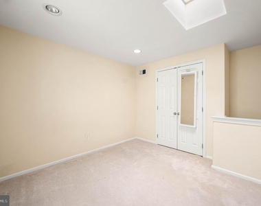 1027 N 4th Street - Photo Thumbnail 9