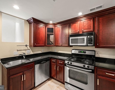 1027 N 4th Street - Photo Thumbnail 3