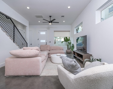 1419 Montopolis Dr - Photo Thumbnail 6
