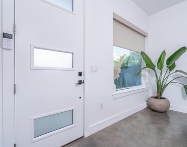 1419 Montopolis Dr - Photo Thumbnail 4
