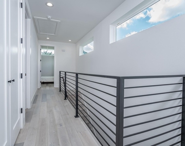 1419 Montopolis Dr - Photo Thumbnail 19