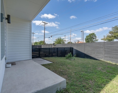 1419 Montopolis Dr - Photo Thumbnail 2