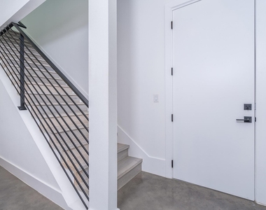 1419 Montopolis Dr - Photo Thumbnail 12