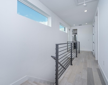 1419 Montopolis Dr - Photo Thumbnail 13