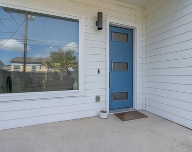 1419 Montopolis Dr - Photo Thumbnail 3