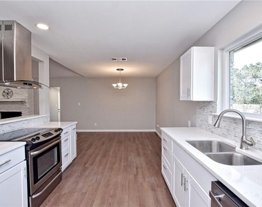 5205 Thunderbird St - Photo Thumbnail 8