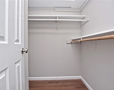5205 Thunderbird St - Photo Thumbnail 12