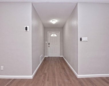 5205 Thunderbird St - Photo Thumbnail 4