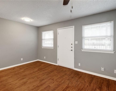 2401 Manor Rd - Photo Thumbnail 11