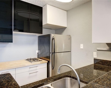 2401 Manor Rd - Photo Thumbnail 5