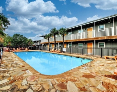 2401 Manor Rd - Photo Thumbnail 12