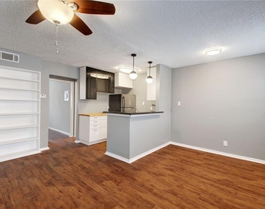 2401 Manor Rd - Photo Thumbnail 18