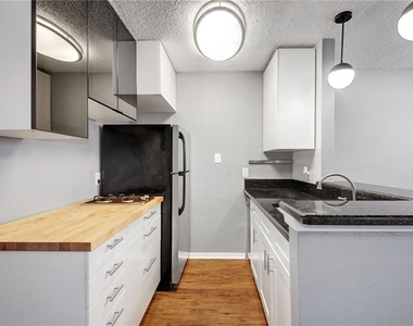 2401 Manor Rd - Photo Thumbnail 2