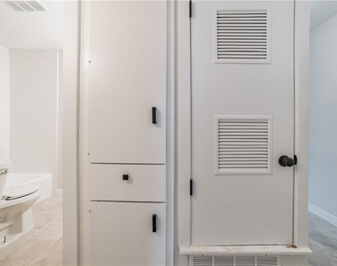2600 Penny Ln - Photo Thumbnail 23