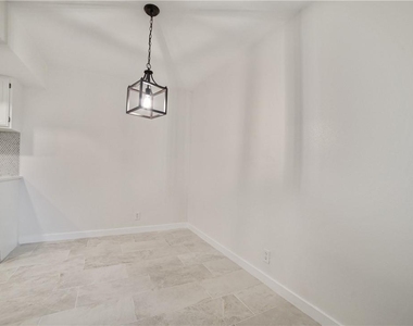 2600 Penny Ln - Photo Thumbnail 11