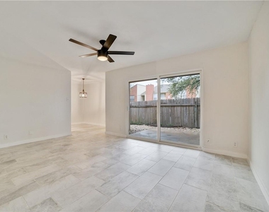 2600 Penny Ln - Photo Thumbnail 13