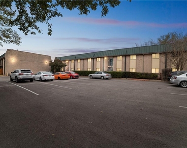 2600 Penny Ln - Photo Thumbnail 30