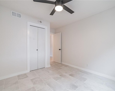 2600 Penny Ln - Photo Thumbnail 21