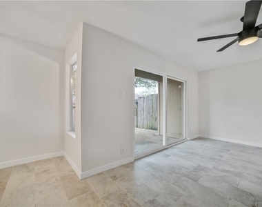 2600 Penny Ln - Photo Thumbnail 12