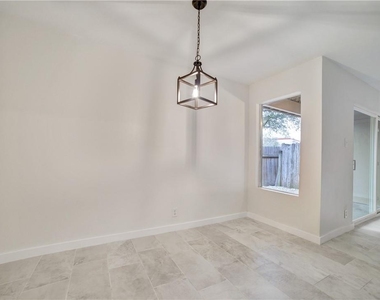2600 Penny Ln - Photo Thumbnail 10