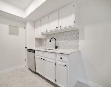 2600 Penny Ln - Photo Thumbnail 8