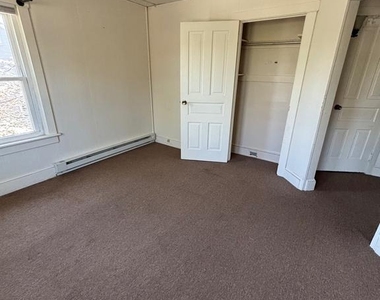 976 W Main Street - Photo Thumbnail 5