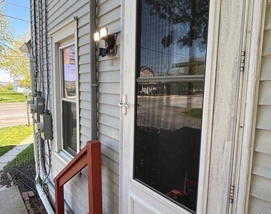 976 W Main Street - Photo Thumbnail 1