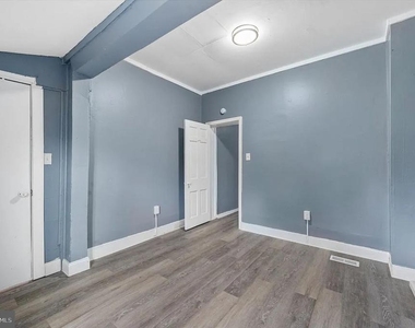 1110 Morton Avenue - Photo Thumbnail 9