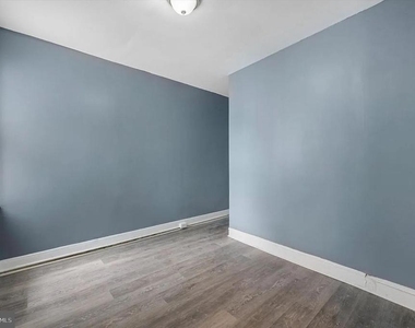 1110 Morton Avenue - Photo Thumbnail 4