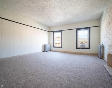 126 W Market - Photo Thumbnail 10