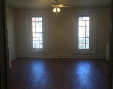 126 W Market Street - Photo Thumbnail 3