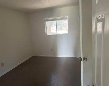 1820 Wooten Park Dr - Photo Thumbnail 9