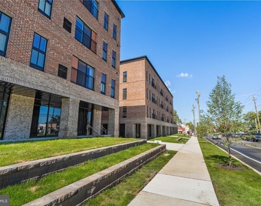 144 N.main St - Photo Thumbnail 4
