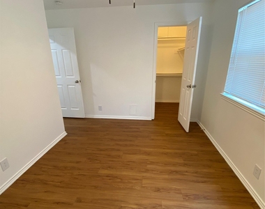 1304-b Conway Dr - Photo Thumbnail 7