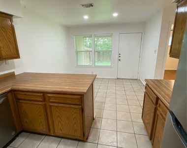 1304-b Conway Dr - Photo Thumbnail 3