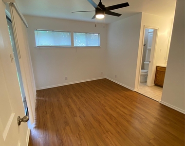 1304-b Conway Dr - Photo Thumbnail 5