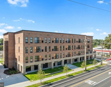 144 N.main St - Photo Thumbnail 3