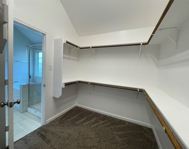 8113 Northgate Loop - Photo Thumbnail 29