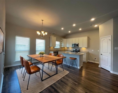 8113 Northgate Loop - Photo Thumbnail 7