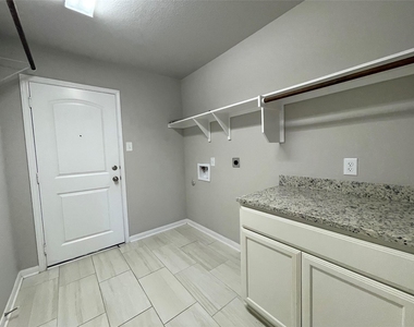 8113 Northgate Loop - Photo Thumbnail 31