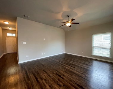 8113 Northgate Loop - Photo Thumbnail 5