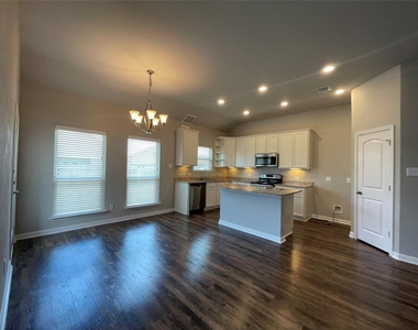 8113 Northgate Loop - Photo Thumbnail 9