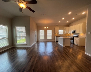 8113 Northgate Loop - Photo Thumbnail 6