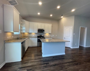 8113 Northgate Loop - Photo Thumbnail 10